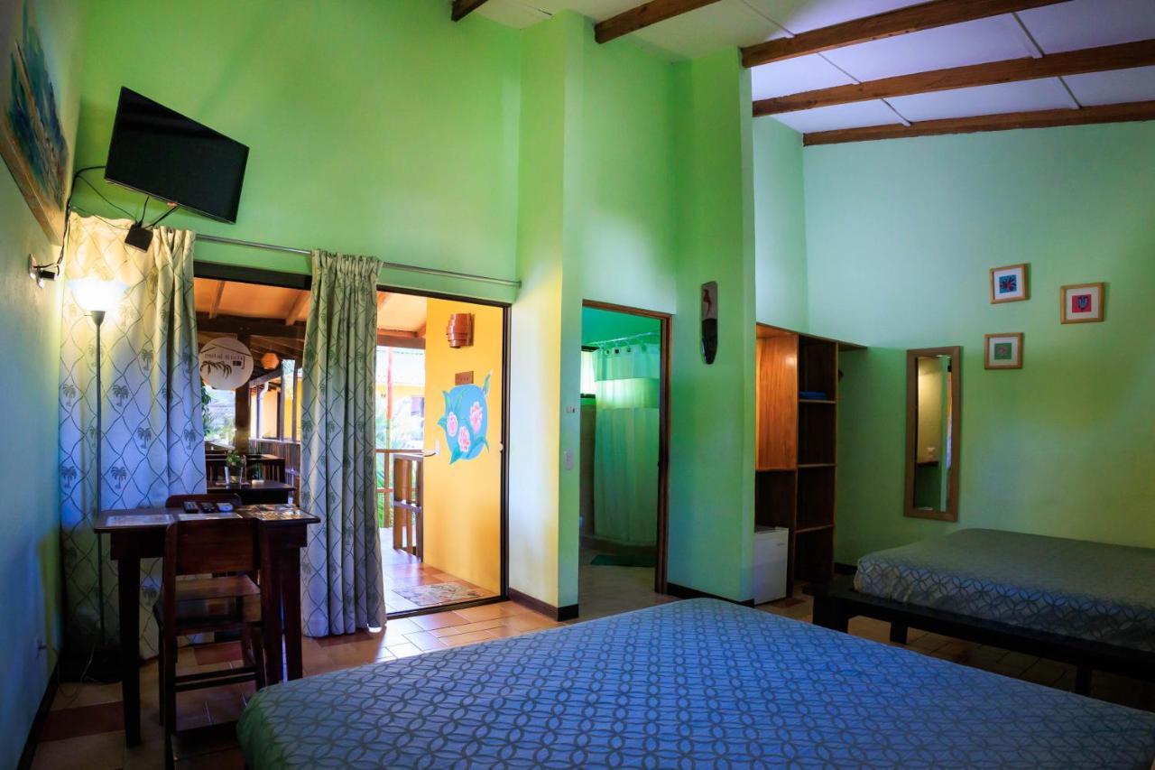Hotel Boutique La Casa De Las Flores Cahuita Exterior photo