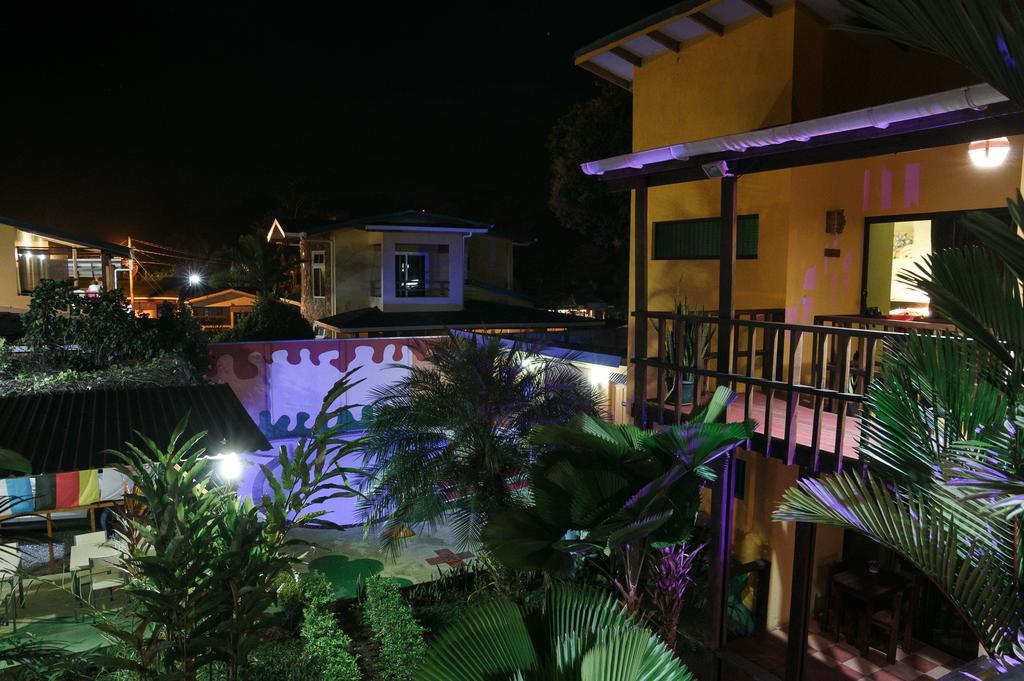 Hotel Boutique La Casa De Las Flores Cahuita Exterior photo