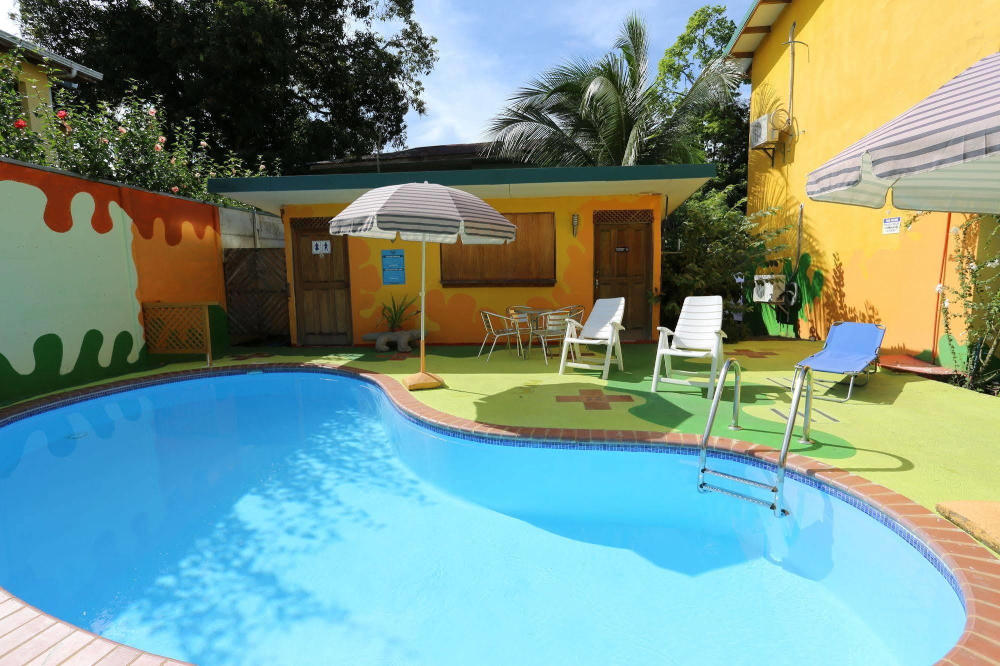 Hotel Boutique La Casa De Las Flores Cahuita Exterior photo