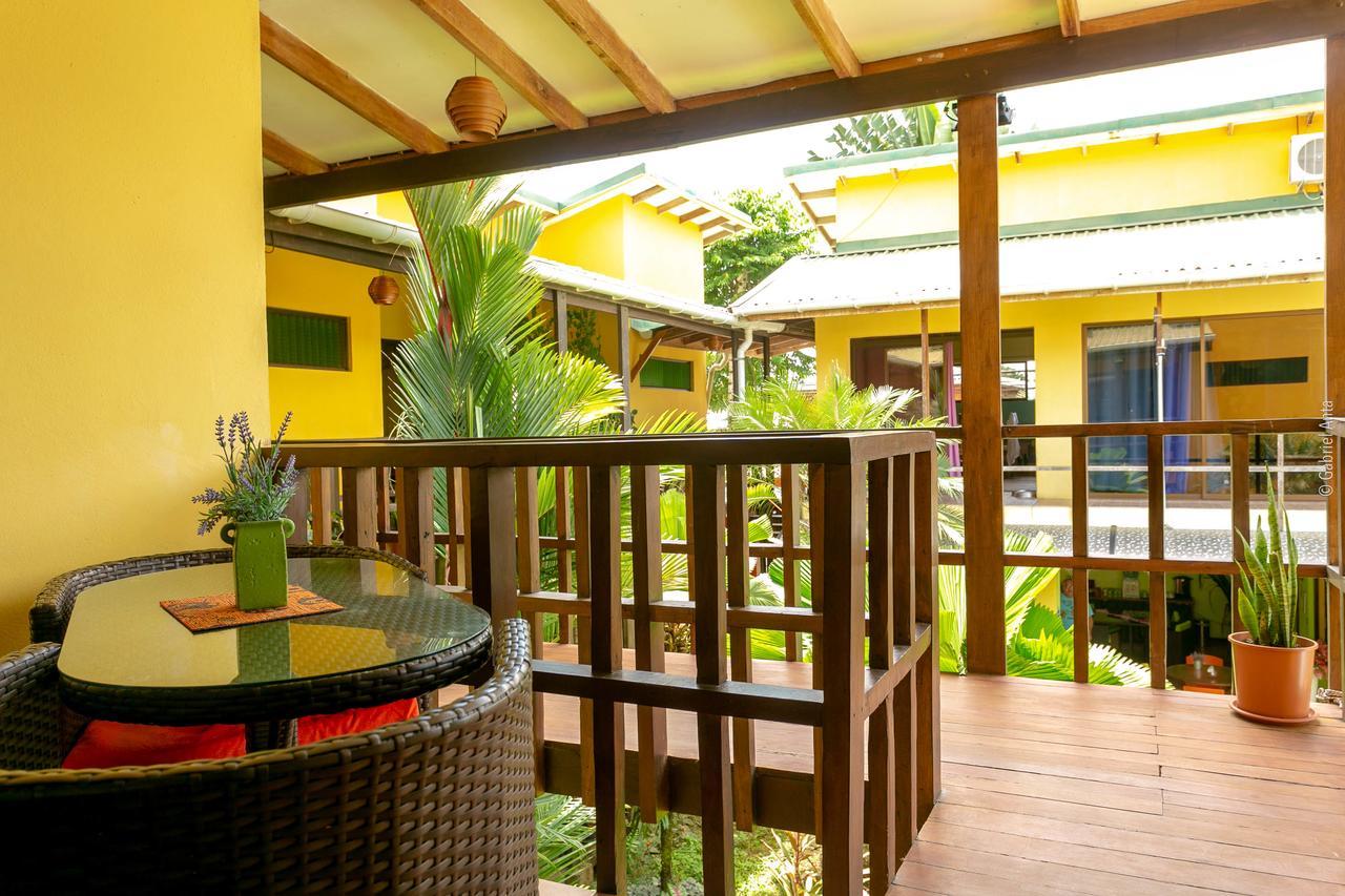 Hotel Boutique La Casa De Las Flores Cahuita Exterior photo