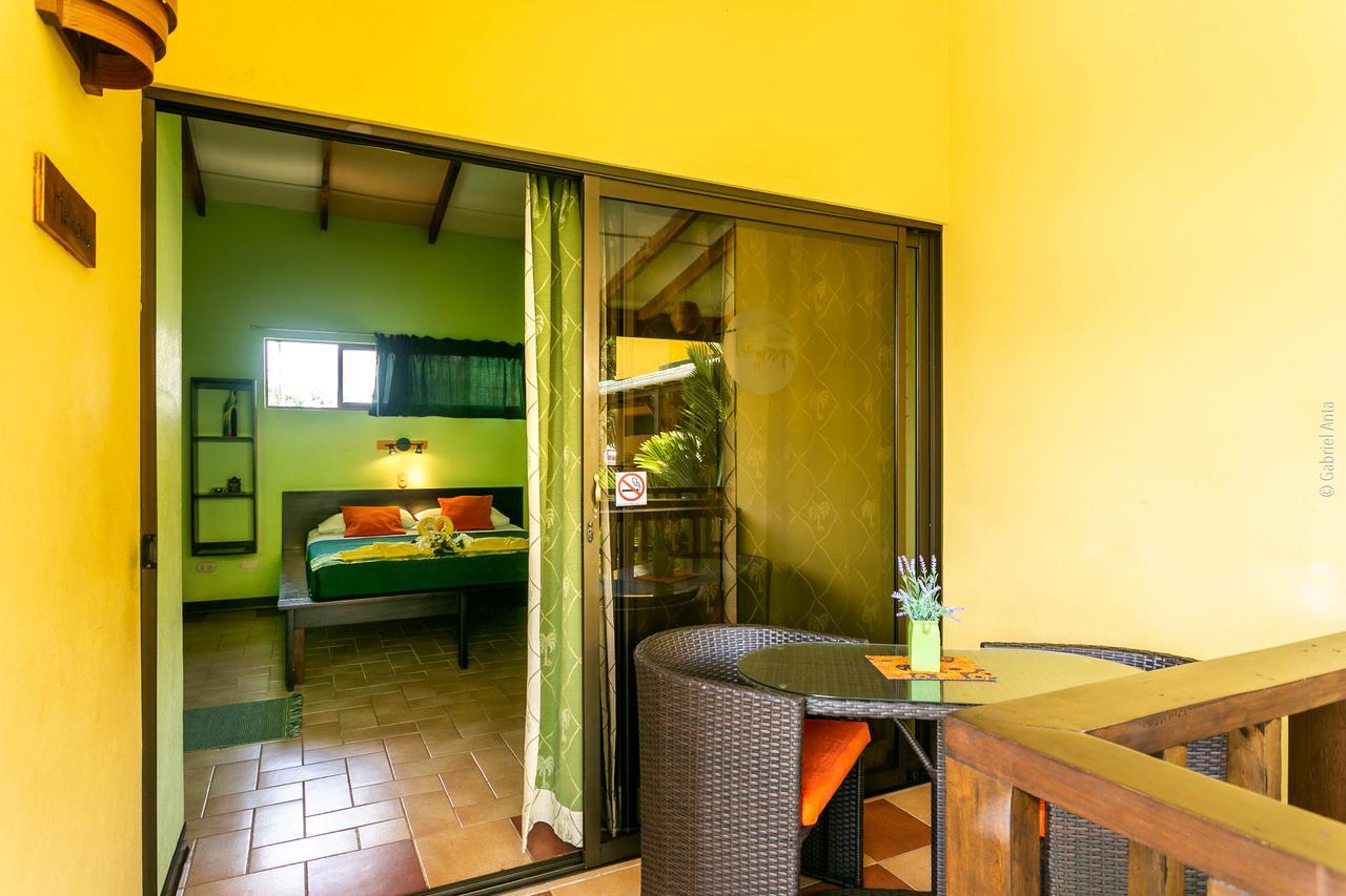 Hotel Boutique La Casa De Las Flores Cahuita Exterior photo